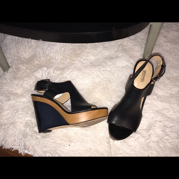 COPY - Michael Kors Black Leather Wedge heels - Picture 2 of 5